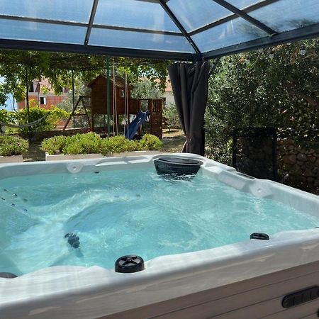 Vacation House Marin With Jacuzzi - Bol, Brac Εξωτερικό φωτογραφία