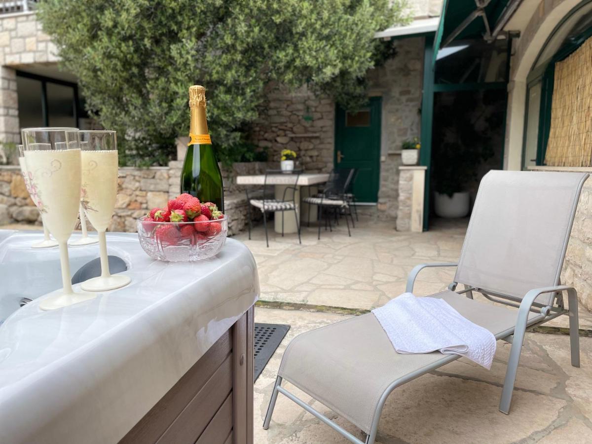 Vacation House Marin With Jacuzzi - Bol, Brac Εξωτερικό φωτογραφία