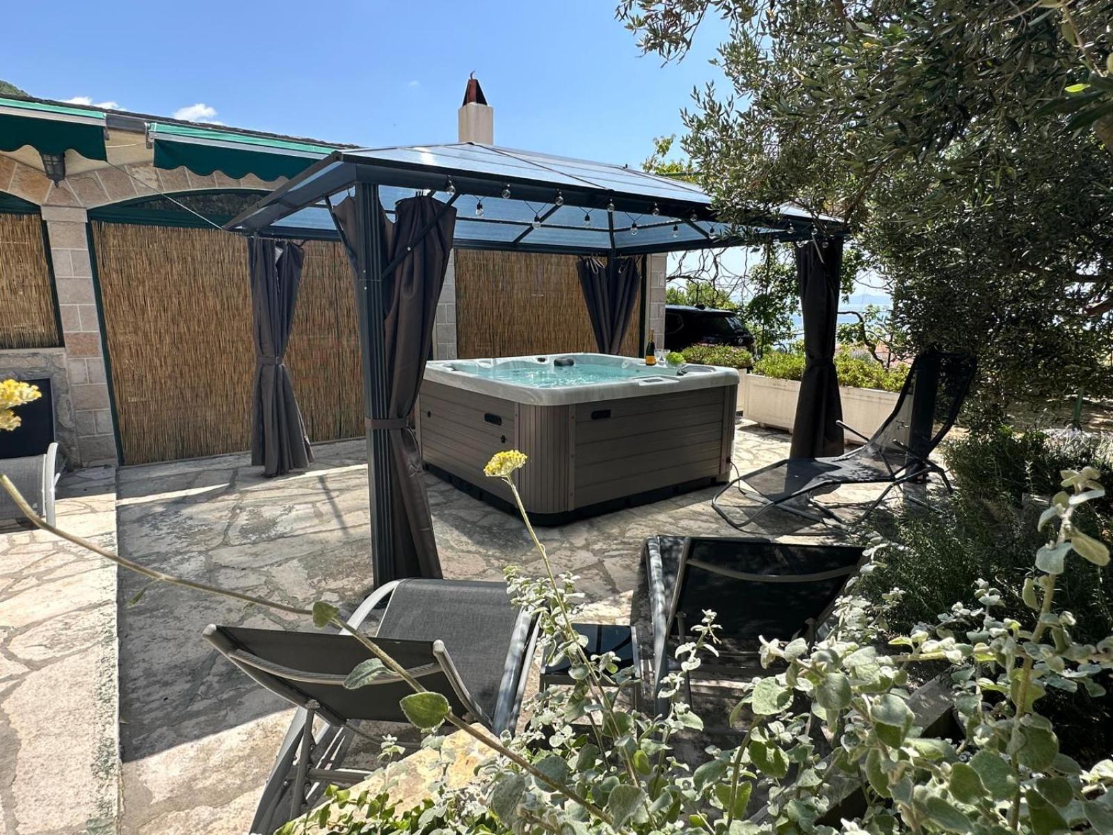 Vacation House Marin With Jacuzzi - Bol, Brac Εξωτερικό φωτογραφία