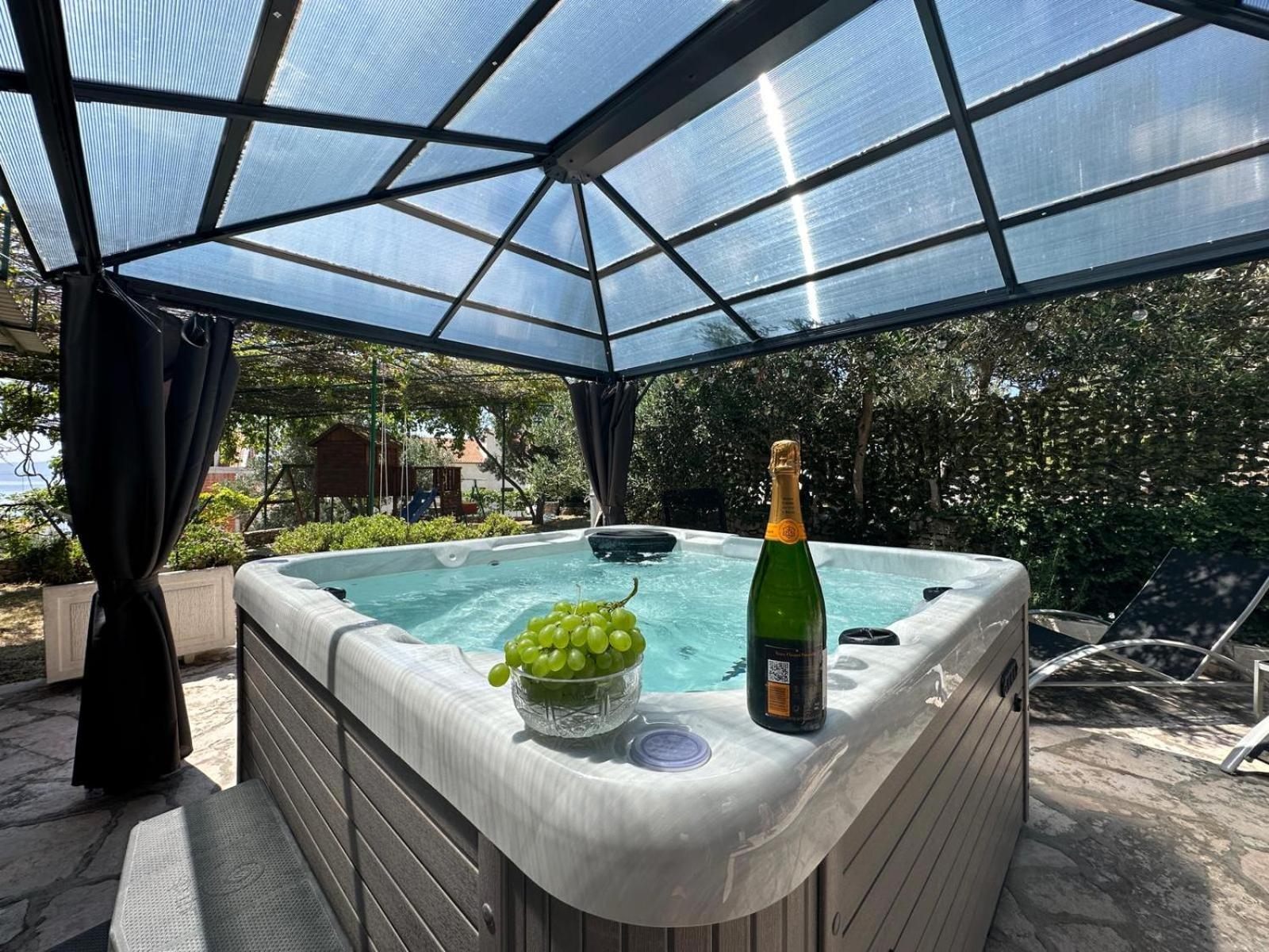 Vacation House Marin With Jacuzzi - Bol, Brac Εξωτερικό φωτογραφία